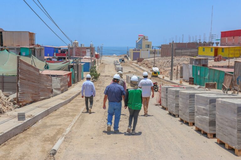 Supervisan avance de obras viales y de infraestructura deportiva en Matarani