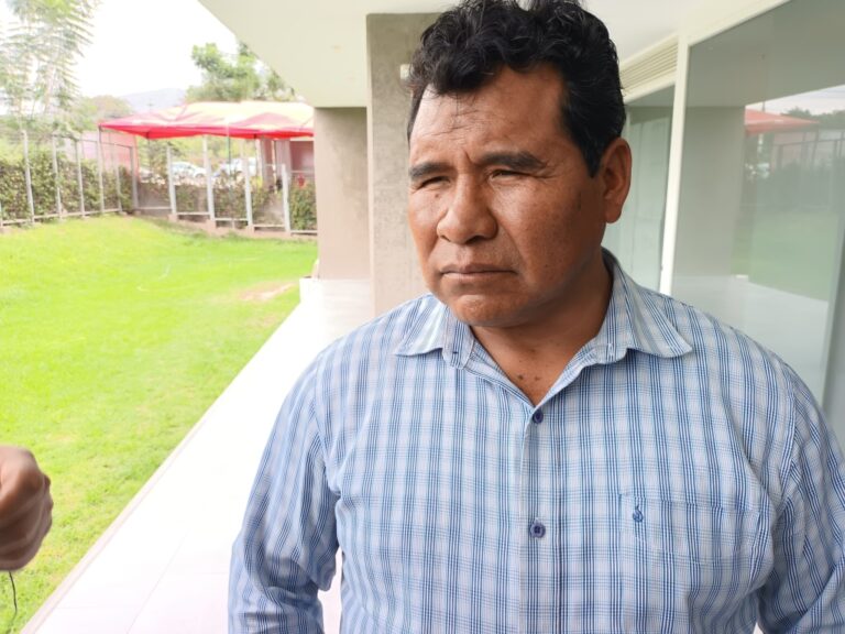 Carretera de Ichuña colapsó por crecida del río