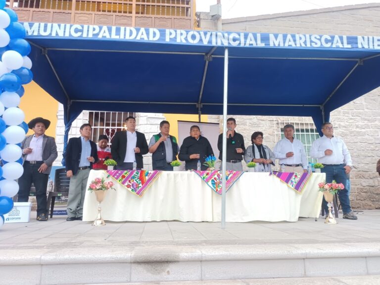 Más de 800 familias reciben títulos de propiedad tras años de espera