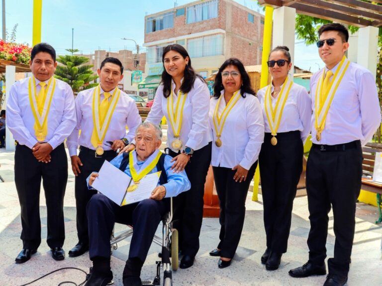Mejía rinde homenaje a Everardo Zapata Santillana, creador del libro «Coquito»