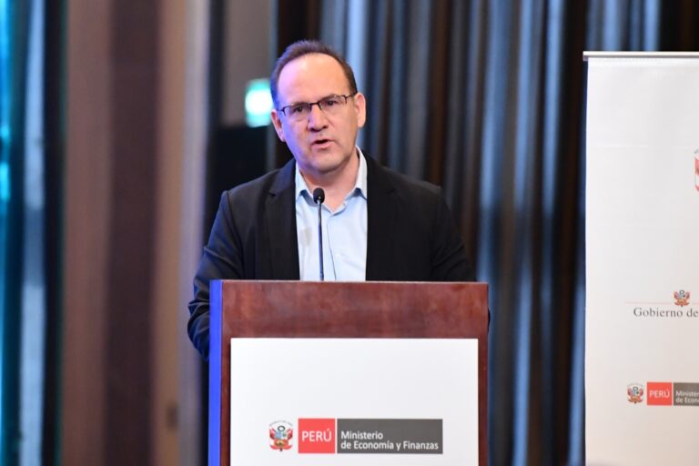 Ministro confirma inicio de proceso para adenda del puerto Matarani