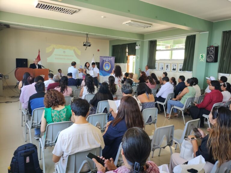 Son 42: docentes de Islay reciben resoluciones de nombramiento