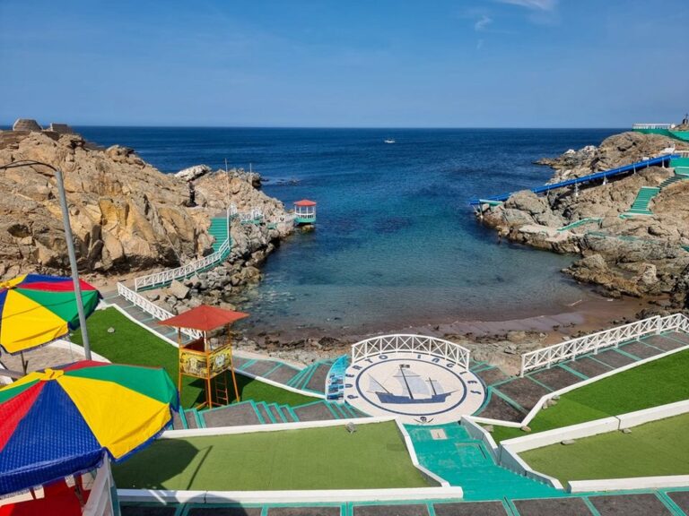 Jóvenes asaltados tras día de playa: delincuentes armados roban auto 