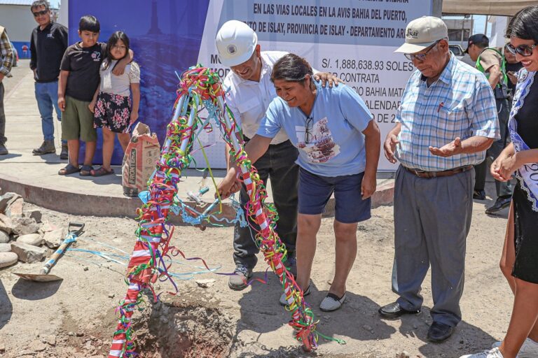 Colocan primera piedra para obra vial en AVIS Bahía del Puerto