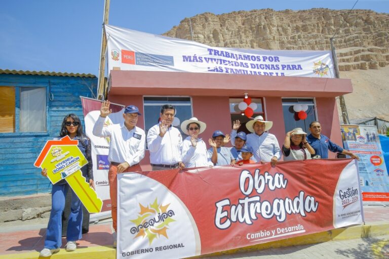 Gobierno Regional de Arequipa entregó 11 casas financiadas con Bono Canon en Vítor
