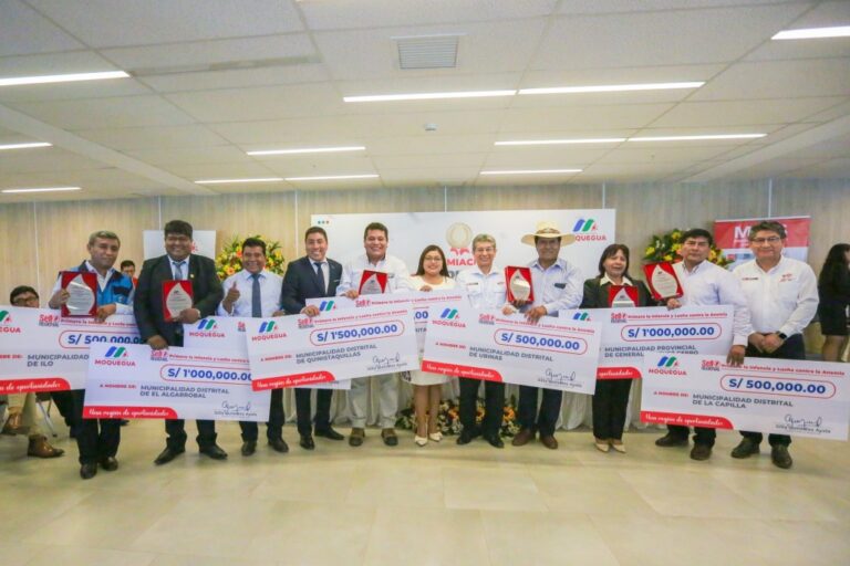 Reconocen a gobiernos locales por su labor en pro de la infancia y lucha contra la anemia