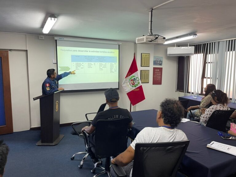 Capitanía promueve formalización de turismo acuático en Matarani