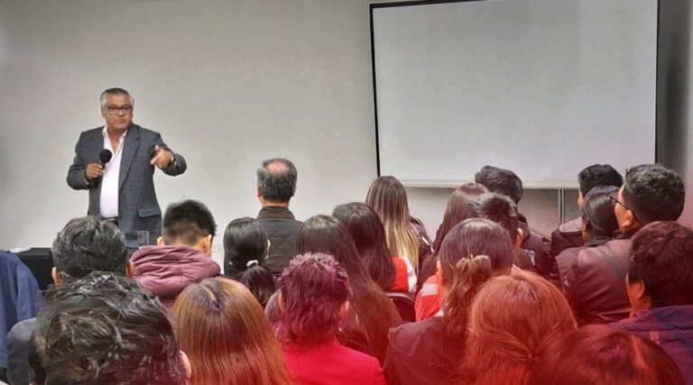 Reunión estratégica de Caja Tacna en Arequipa