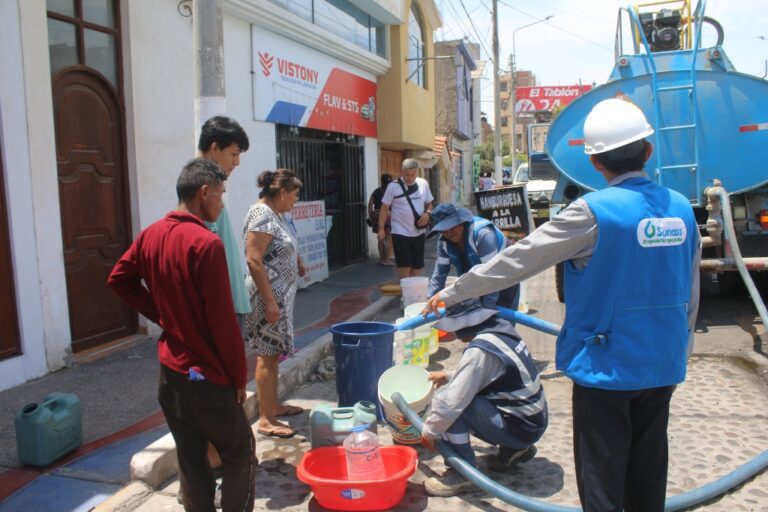 Sunass verifica abastecimiento del agua potable ante fisuras en tubería matriz de Ilo
