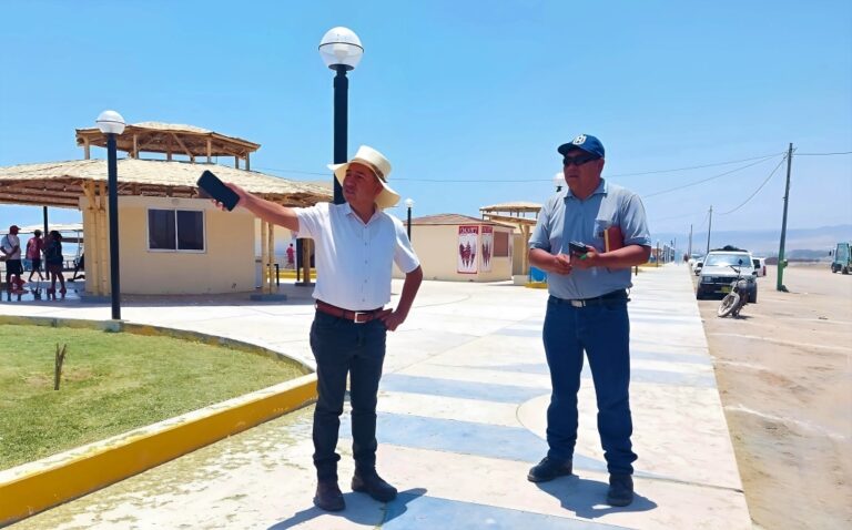 Supervisan trabajos de mantenimiento en playa Motobomba