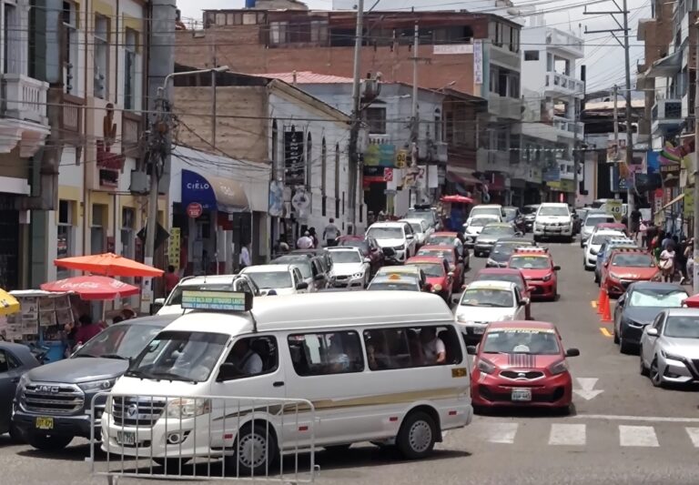 Colectiveros de Mollendo advierten crisis y exigen frenar autorizaciones