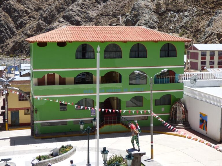 Roban e incendian colegio en Ichuña