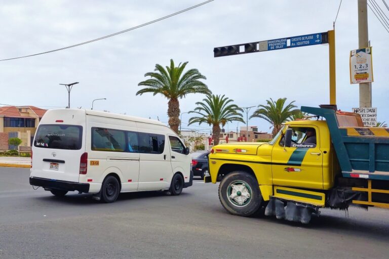Semáforos nuevos en Mollendo a la espera de conexión eléctrica de SEAL