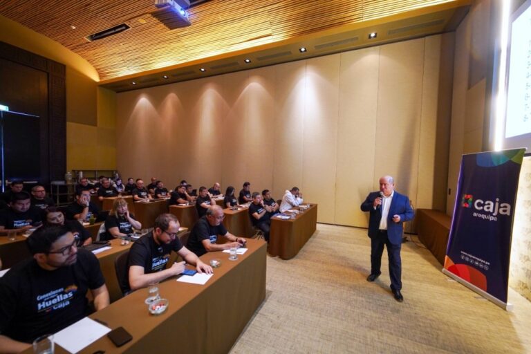 Caja Arequipa refuerza el liderazgo de su equipo gerencial con formación especializada