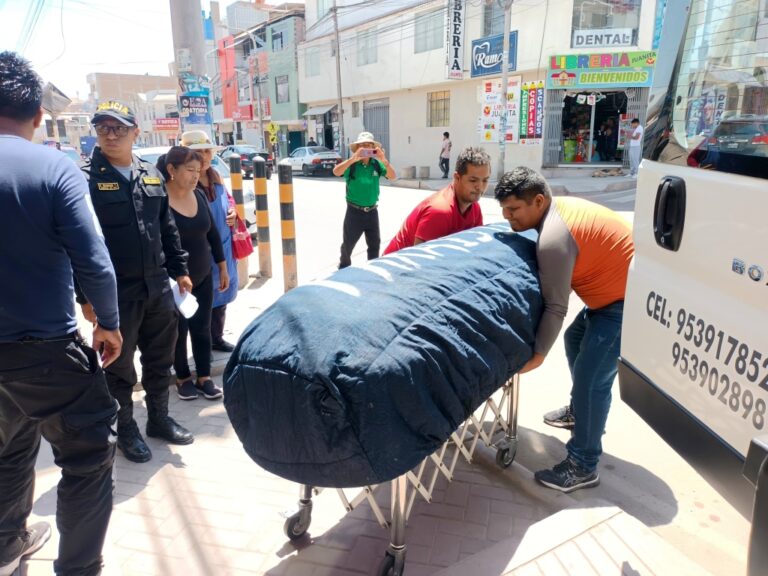 Indignación por retraso en diligencias: levantamiento de cadáver de motociclista en pleno velorio