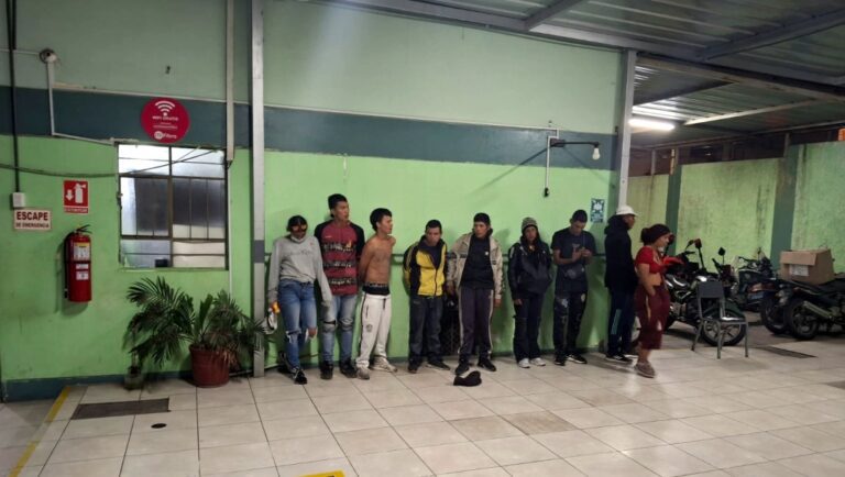 Juez ordena expulsión de ocho colombianos tras disturbios en Arequipa
