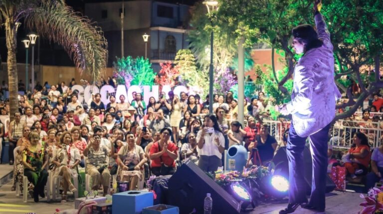 Cocachacra celebra el Día de la Mujer con homenaje en su plaza principal