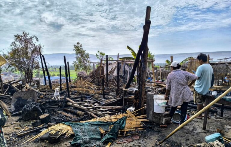 Bomberos, serenazgo y vecinos atienden incendio en Cocachacra