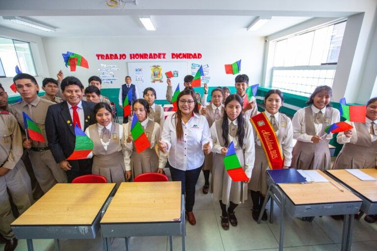 Escolares regresan a clases: inauguran “Año Escolar 2025”