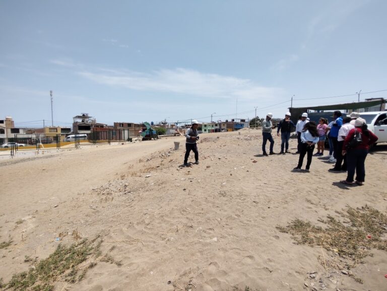 Inspeccionan terrenos para implementar plan de contingencia de la I.E. Mariátegui