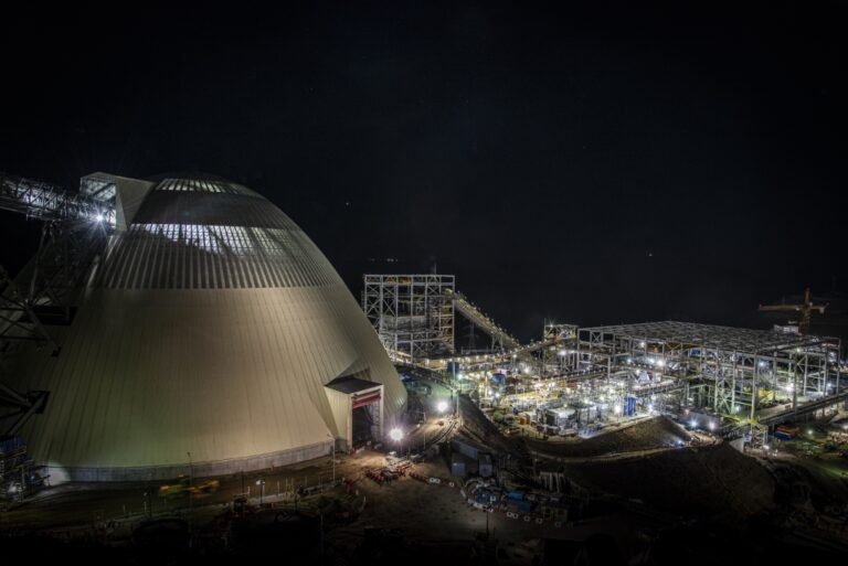 Las ganancias ajustadas de Anglo American por Quellaveco 2023 y 2024: 1200 millones de dólares