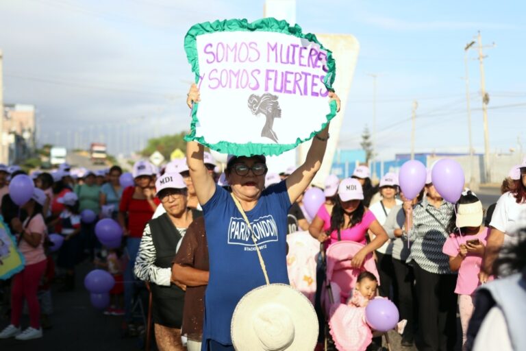 Islay celebró el Día Internacional de la Mujer con pasacalle y espectáculo musical