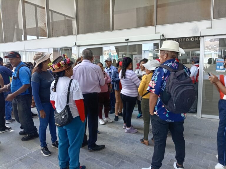 Pobladores exigen un puesto de trabajo al Gobierno Regional de Moquegua