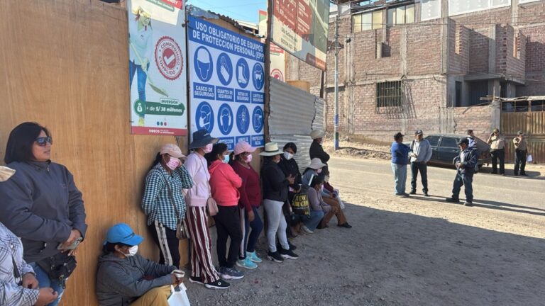 Padres paralizaron obra en la I.E. Fernando Belaúnde Terry