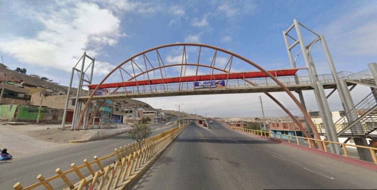 Exigen mantenimiento del puente peatonal de Alto Ilo