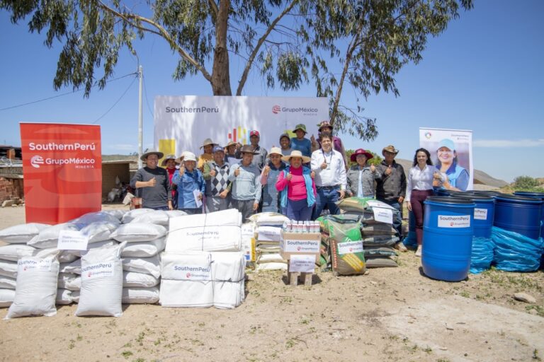 Southern Perú fortalece el cultivo de orégano en Torata con entrega de capital semilla