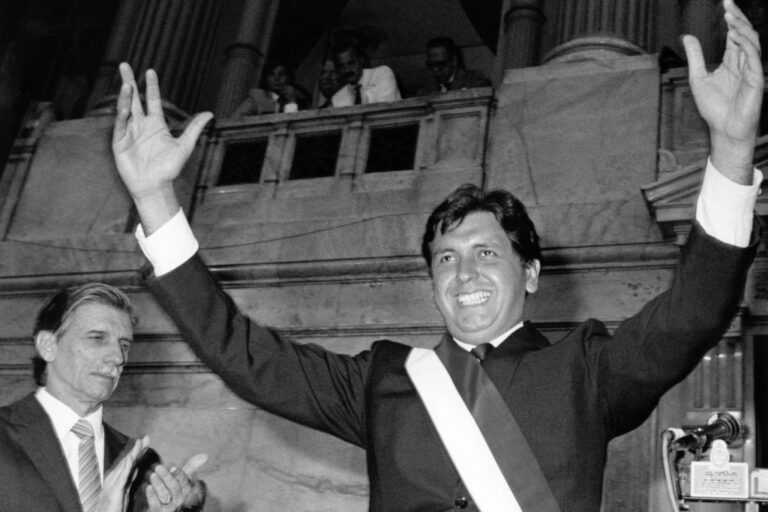 14 de abril: Alan García presidente
