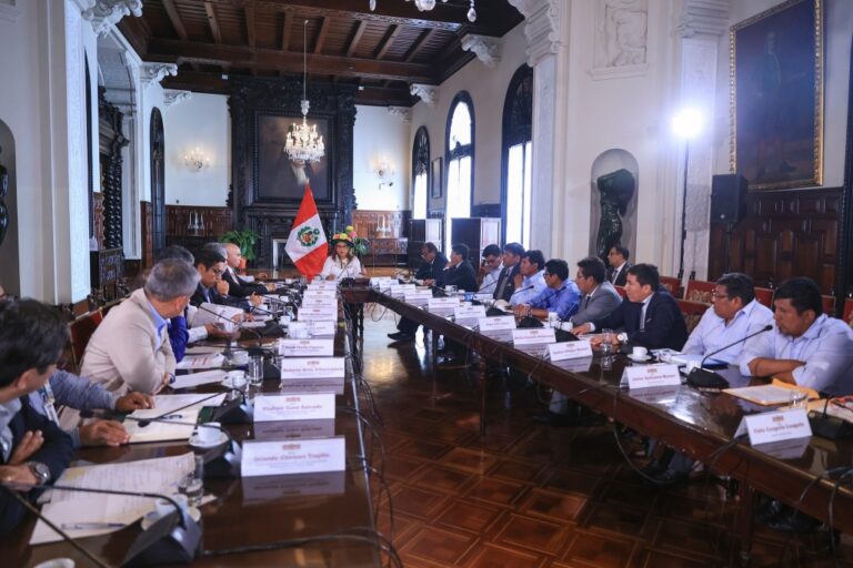 Alcaldes de Moquegua gestionan financiamiento de proyectos ante presidenta Dina Boluarte