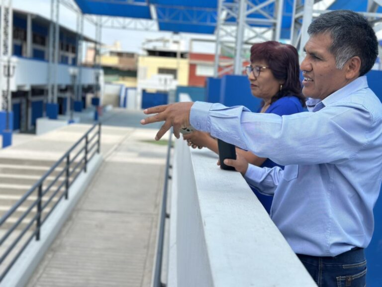 Congresista Jaime Quito promete exigir entrega de mobiliario para Colegio Febres