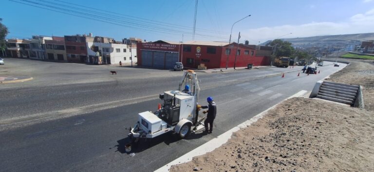 EPS Ilo refuerza mantenimiento del alcantarillado con moderna máquina de balde