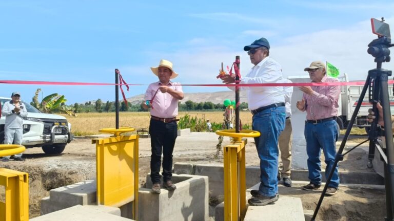 Entregan obra de mejoramiento del servicio de riego en Montegrande, Dean Valdivia