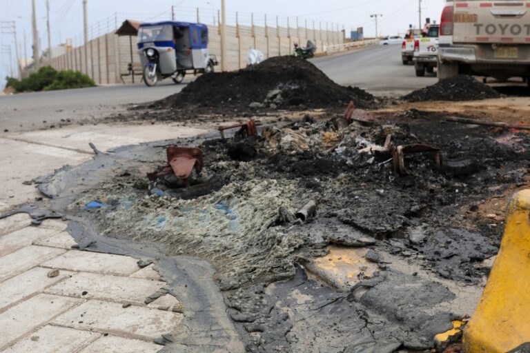 Inescrupulosos quemaron un contenedor de basura en Matarani