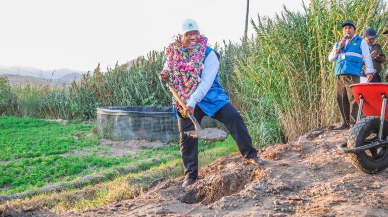 Inician construcción del canal de Calaluna en San Antonio