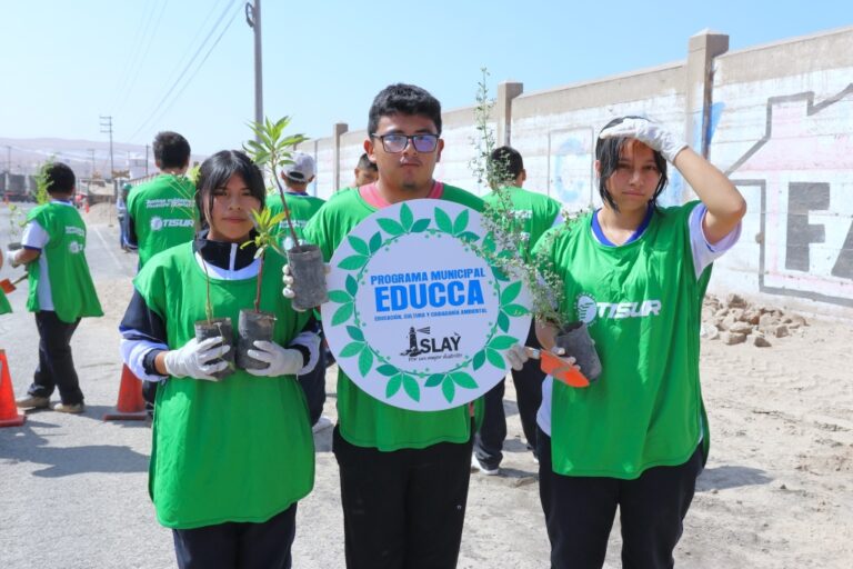 Matarani: municipalidad impulsa jornada de forestación junto a TISUR y escolares