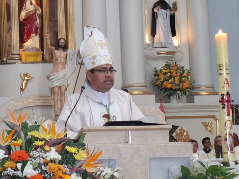 Mons. Juan Carlos Asqui Pilco celebra 25 años de ordenación sacerdotal