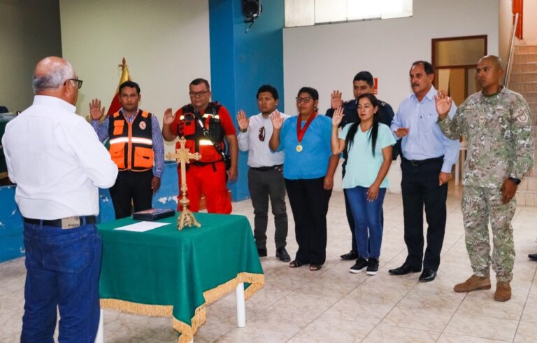 Juramentan a integrantes de la Plataforma de Defensa Civil de Cocachacra