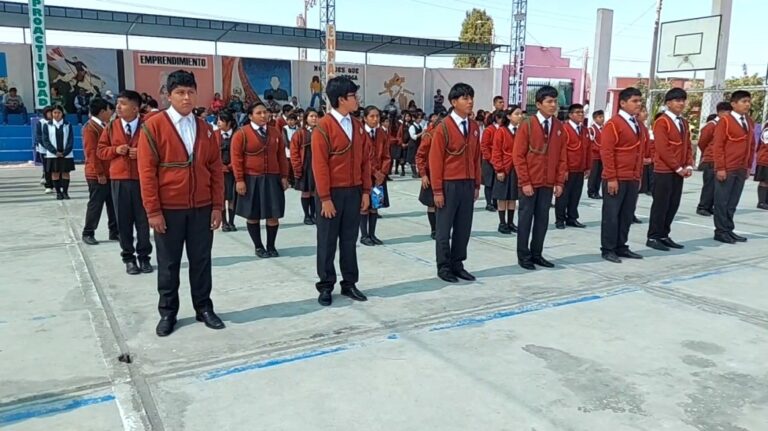 Juramentan brigadas y municipio escolar en la I.E. López de Romaña