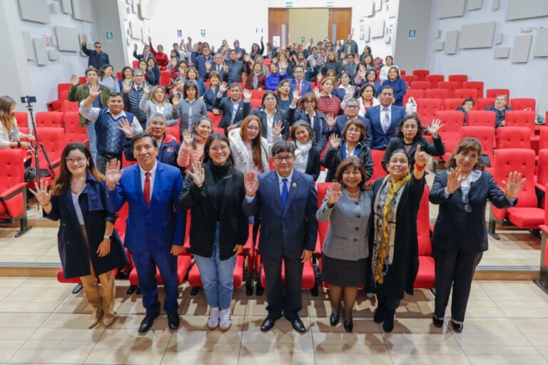 Lanzan el programa ‘Educación Financiera en tu Cole 2025’ en Arequipa