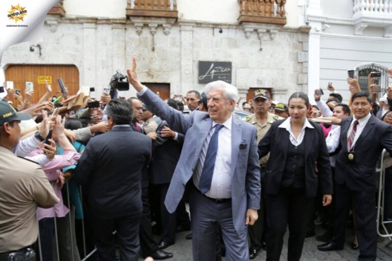 Mario Vargas Llosa y los Llosa de Tambo