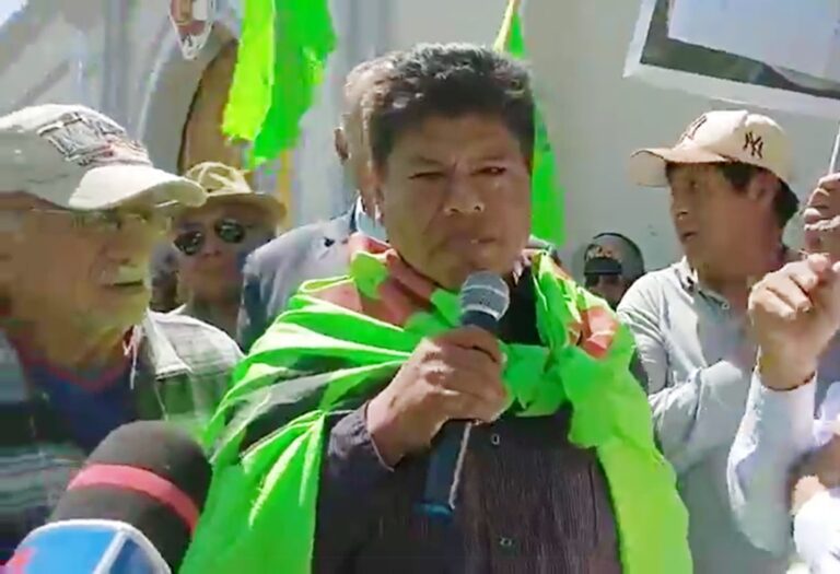 Miguel Meza acude a citación y niega liderazgo de protestas