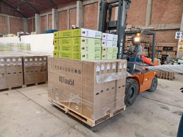 Entregarán 124 pantallas a colegios de Mollendo