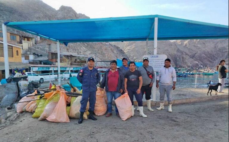 Recolectan 300 kilos de basura en playas de Quilca