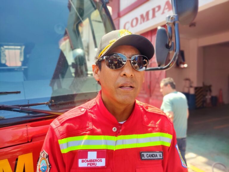 Tras 12 horas: bomberos de Islay controlaron incendio en lagunas de Mejía