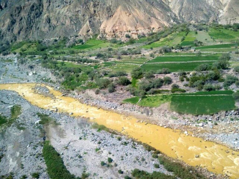 Trinquetes políticos: No existe agua pura