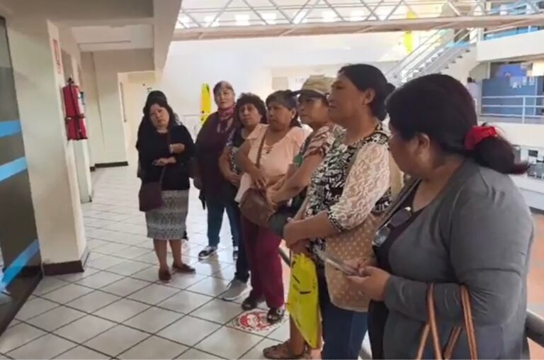 Socias de comedores populares molestas por retraso en entrega de insumos