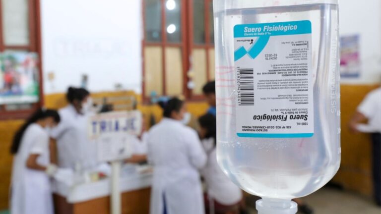 Crisis sanitaria por solución de cloruro de sodio defectuosa: fallo crítico del sistema